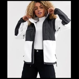 North face black & white Denali pullover. Size L